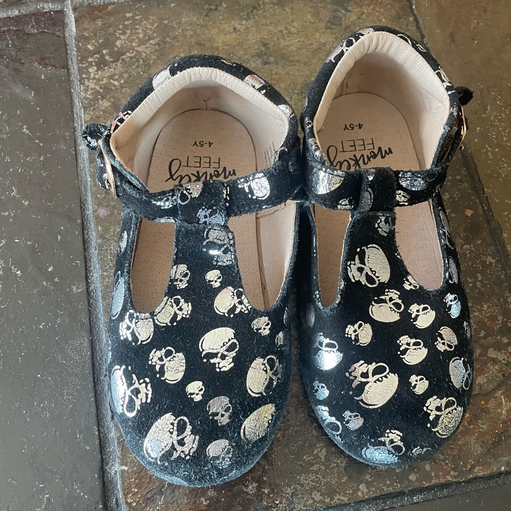 Monkey Feet shoes size 4-5T